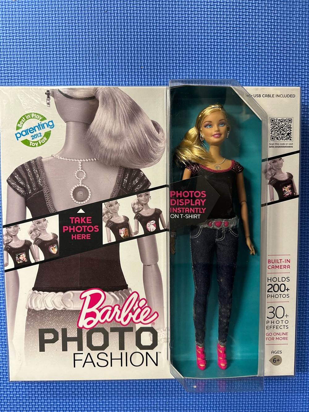 BARBIE Collectible Photo Fashion Doll BRAND NEW